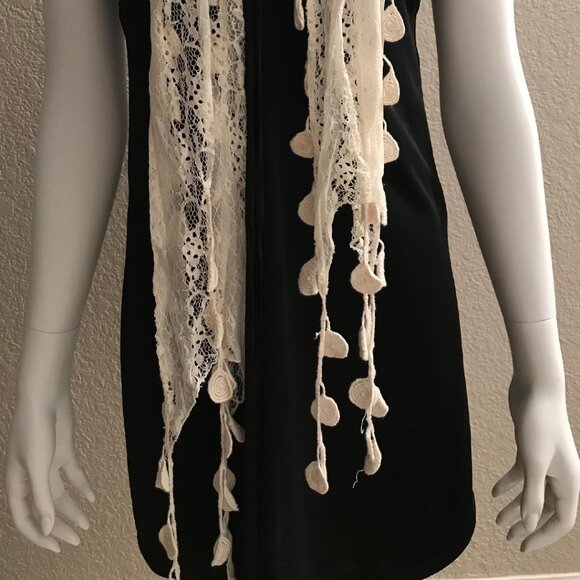 NWT Pier 1 Beige Crochet Lace Scarf - Picture 4 of 7